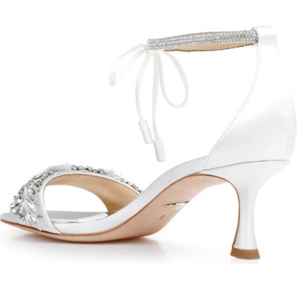 Badgley Mischka blossom satin ankle strap kitten heel NIB - Picture 2 of 6